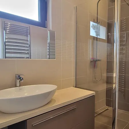 Casa de Férias House 5p With Garden In The Heart Of Saint-raphael Saint-Raphaël