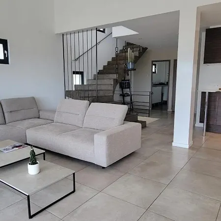 Casa de Férias House 5p With Garden In The Heart Of Saint-raphael *