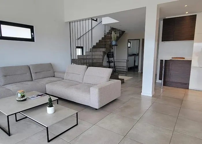 Vakantiehuis House 5p With Garden In The Heart Of Saint-raphael *