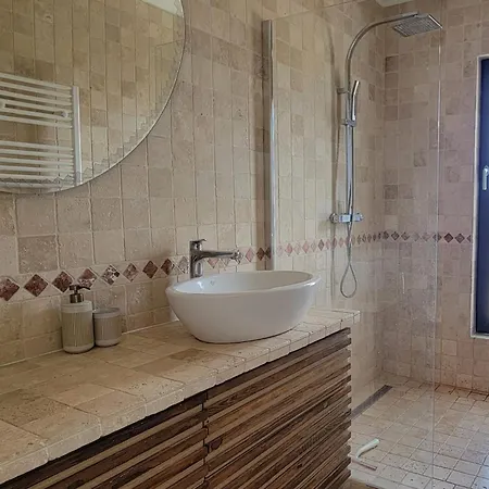 House 5p With Garden In The Heart Of Saint-raphael