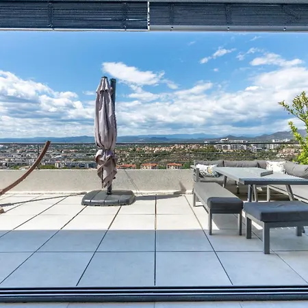 House 5p With Garden In The Heart Of Saint-raphael