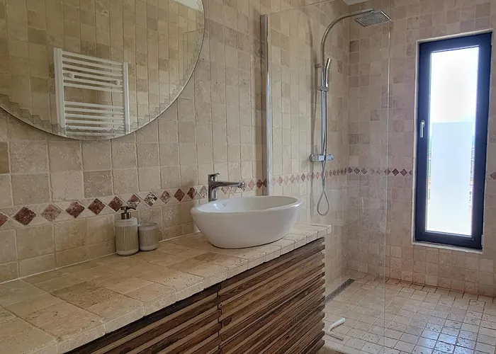 House 5p With Garden In The Heart Of Saint-raphael