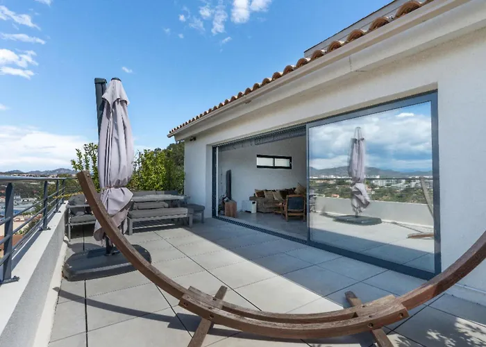 House 5p With Garden In The Heart Of Saint-raphael *